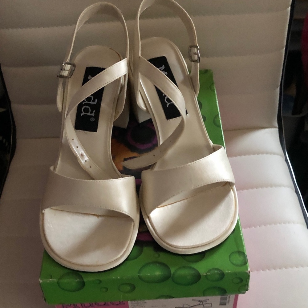 Mudd Cream Cross-Strap Slingback Sandals